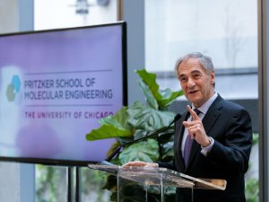 University of Chicago President Robert Zimmer speaks at a podium in 2019