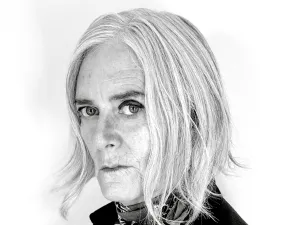 Headshot of  Leslie Dunton-Downer