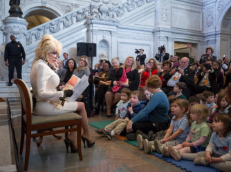 Dolly Parton reads to children in the Library’s Great Hall in 2018 