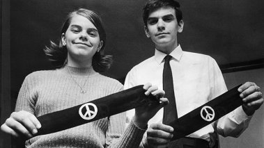 Mary Beth Tinker and student holding peace bandanas