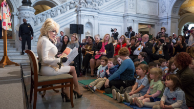 Dolly Parton reads to children in the Library’s Great Hall in 2018 