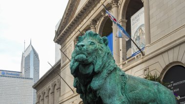 Lion statue in front of the Art Institute of Chicago