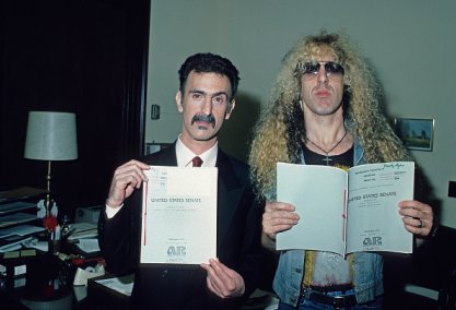 American musicians Frank Zappa (left) and Dee Snider (right) hold up papers relating to the Parents Music Resource Center senate hearing in Washington DC on September 19, 1985. 