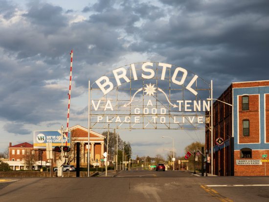 Bristol Tennessee A Good Place to Live sign
