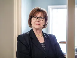 Iowa pollster J. Ann Selzer in her office